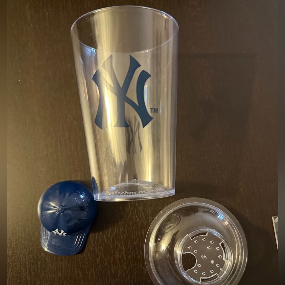 New York Yankees Acrylic Cocktail Shaker With Mini Cap